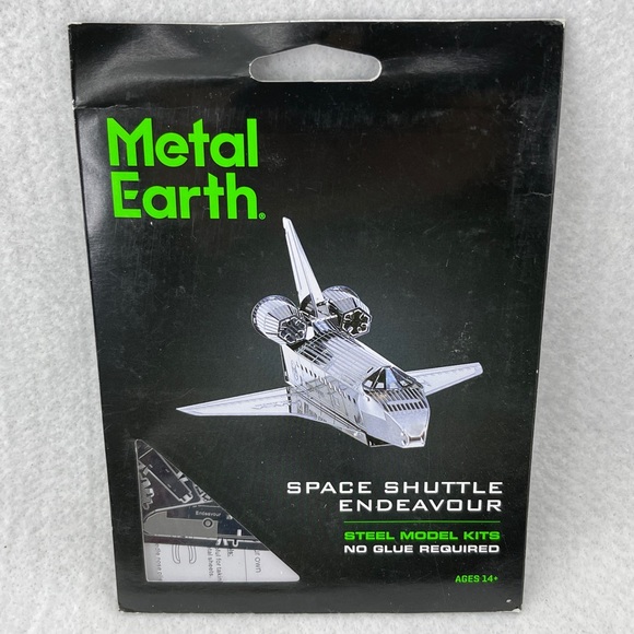 Metal Earth Space Shuttle Endeavour Steel Model Kit - Picture 2 of 4